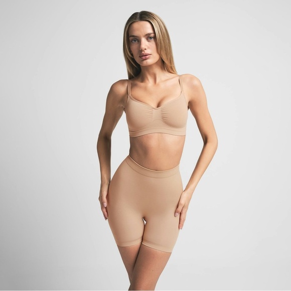 SKIMS Seamless Sculpt Bralette - Picture 1 of 6